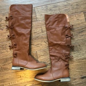 Brown knee high boots. *Cute Detail*